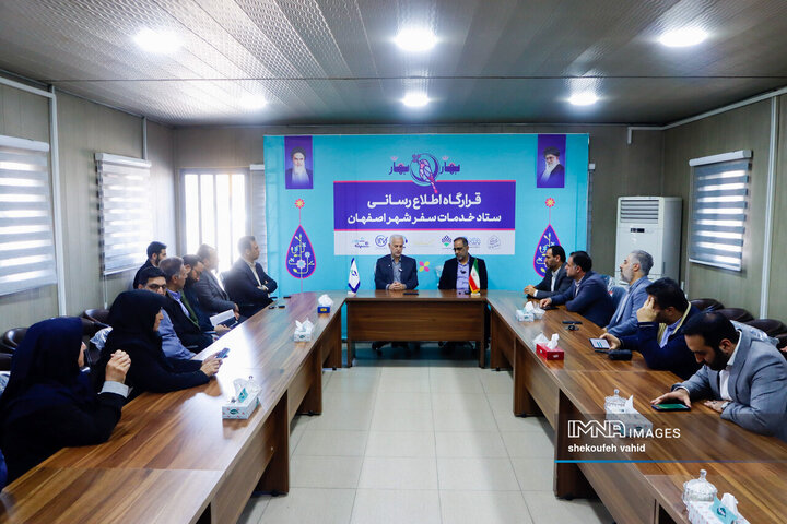 بازدید شهردار اصفهان از مجموعه اسکان موقت باغ فدک