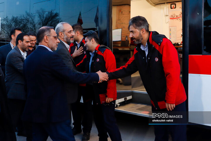 بازدید فرماندار اصفهان از کمپ اسکان موقت باغ فدک