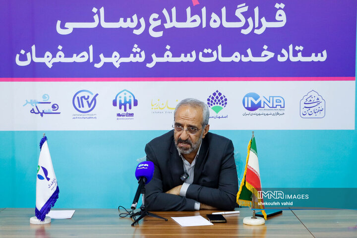 بازدید فرماندار اصفهان از کمپ اسکان موقت باغ فدک