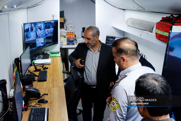 بازدید فرماندار اصفهان از کمپ اسکان موقت باغ فدک