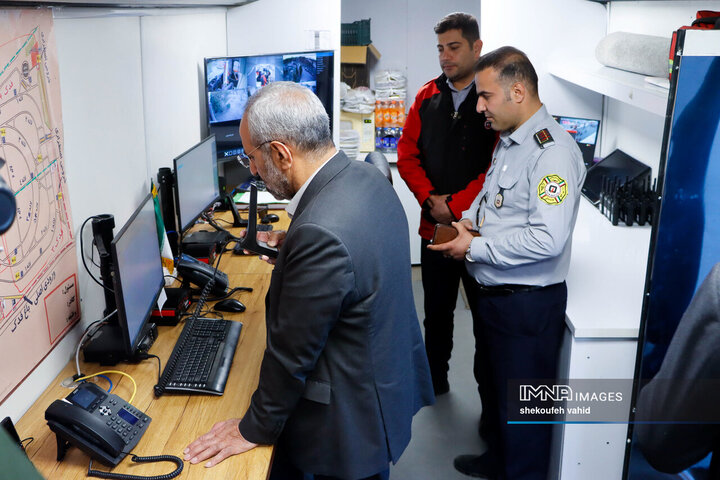 بازدید فرماندار اصفهان از کمپ اسکان موقت باغ فدک