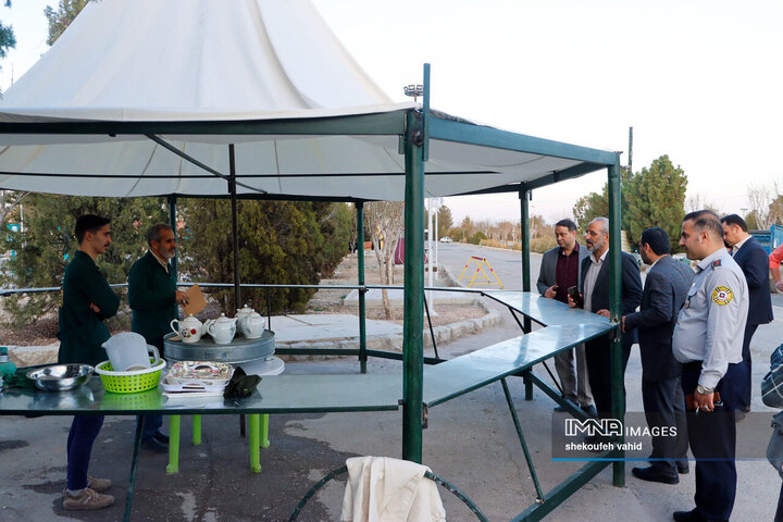 بازدید فرماندار اصفهان از کمپ اسکان موقت باغ فدک