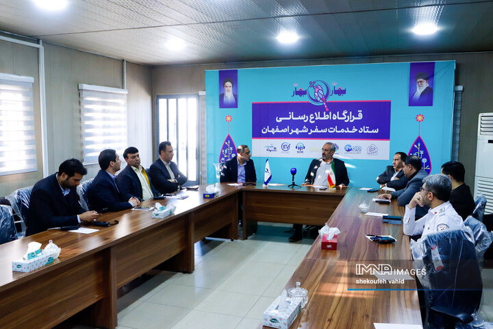 بازدید فرماندار اصفهان از کمپ اسکان موقت باغ فدک