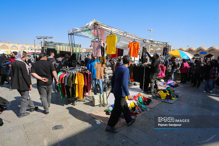 بازدید شهردار اصفهان از بازارچه میدان امام علی(ع)، باغ گل ها، ناژوان و باغ پرندگان