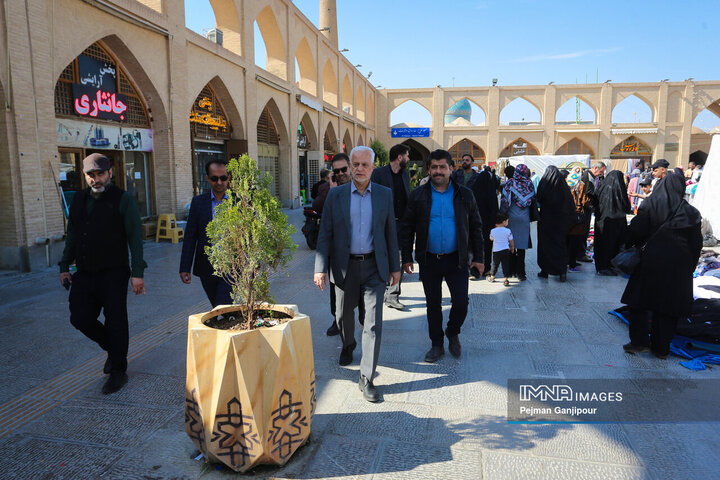 بازدید شهردار اصفهان از بازارچه میدان امام علی(ع)، باغ گل ها، ناژوان و باغ پرندگان