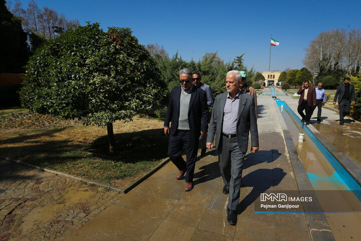 بازدید شهردار اصفهان از بازارچه میدان امام علی(ع)، باغ گل ها، ناژوان و باغ پرندگان