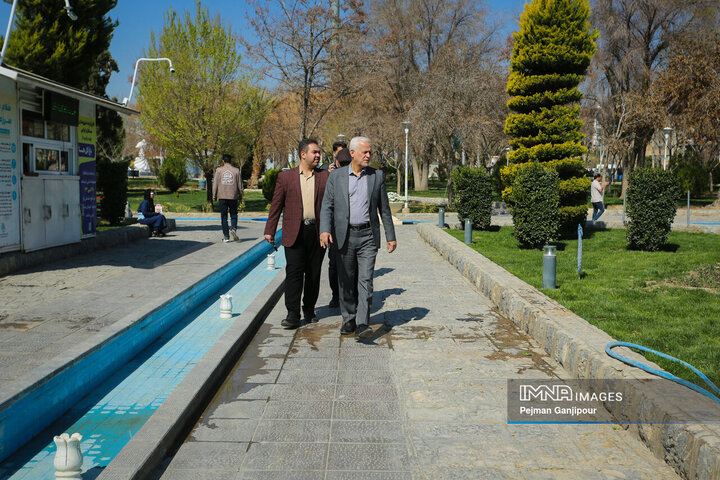 بازدید شهردار اصفهان از بازارچه میدان امام علی(ع)، باغ گل ها، ناژوان و باغ پرندگان