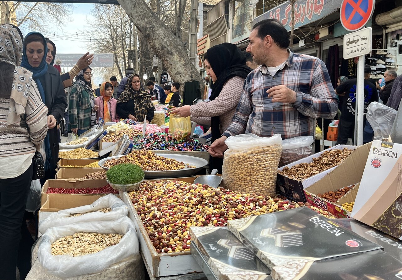 شور و شوق خرید عید در خیابانهای شهر