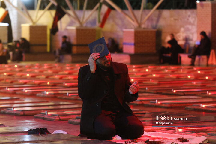 مراسم احیای شب نوزدهم ماه رمضان در گلزار شهدای تبریز