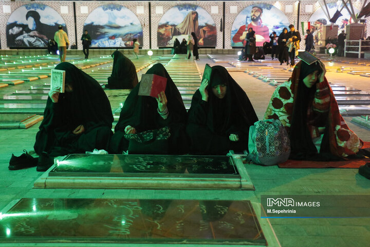مراسم احیای شب نوزدهم ماه رمضان در گلزار شهدای تبریز