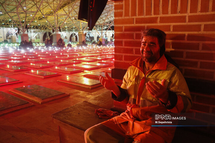 مراسم احیای شب نوزدهم ماه رمضان در گلزار شهدای تبریز