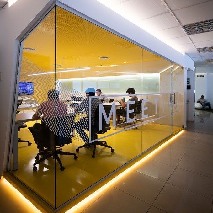 پارتیشن اداری عایق صدا چیست و چگونه کار میکند؟ پارتیشن اداری عایق صدا چیست و چگونه کار میکند؟