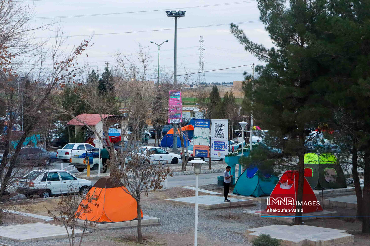Thousands Flock to Isfahan for Norouz Celebration