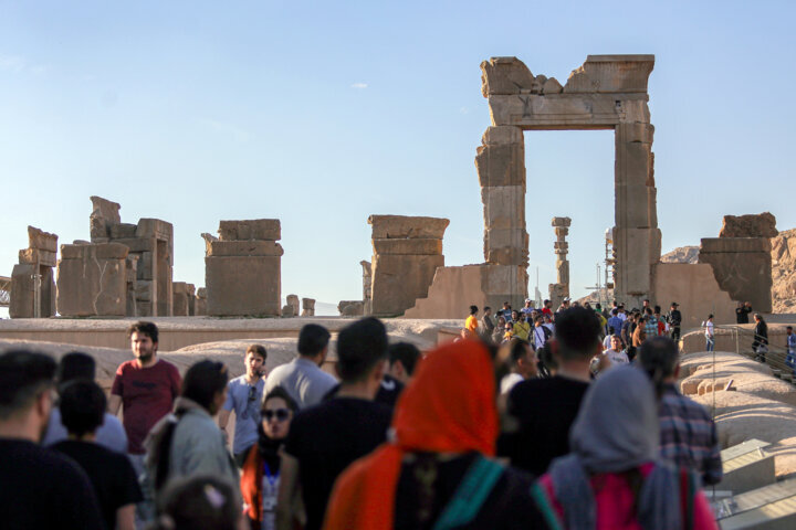 ماجرای قطعه سنگ جدا شده از تخت جمشید چه بود؟