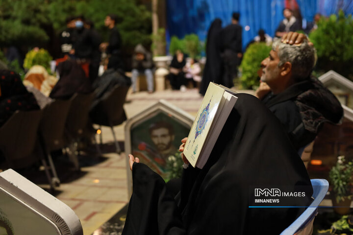 حال و هوای گلزار شهدای کرمان در شب‌های قدر