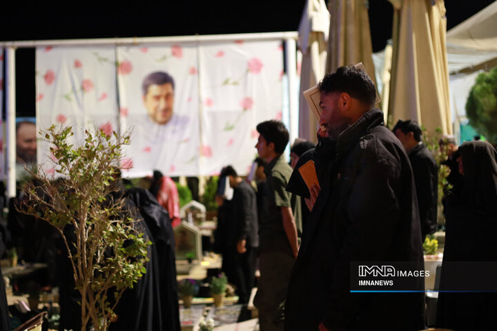 حال و هوای گلزار شهدای کرمان در شب‌های قدر