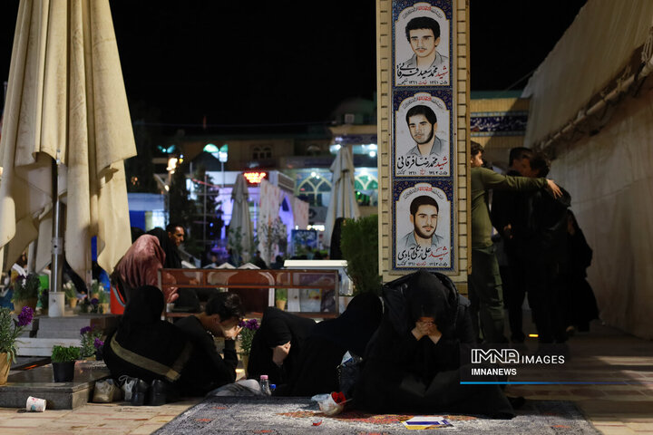 حال و هوای گلزار شهدای کرمان در شب‌های قدر