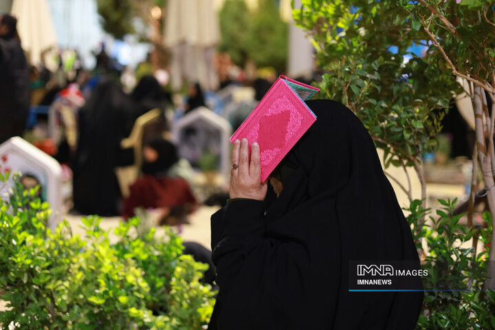 حال و هوای گلزار شهدای کرمان در شب‌های قدر