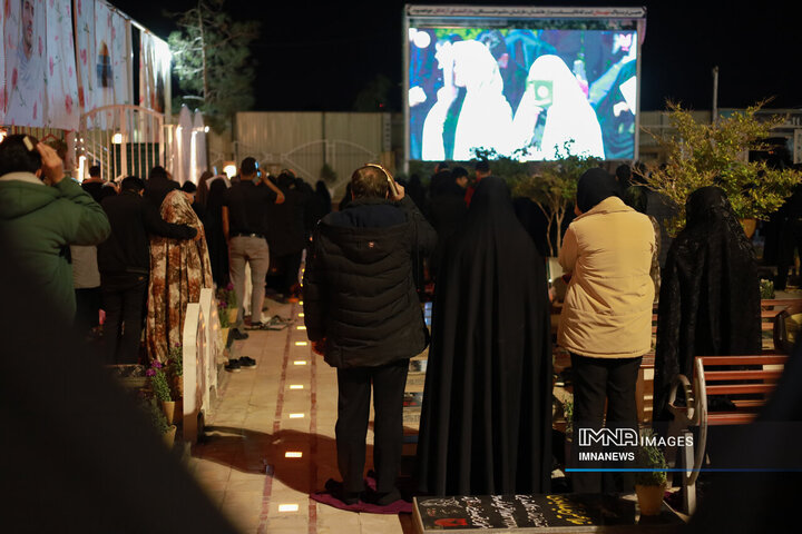 حال و هوای گلزار شهدای کرمان در شب‌های قدر