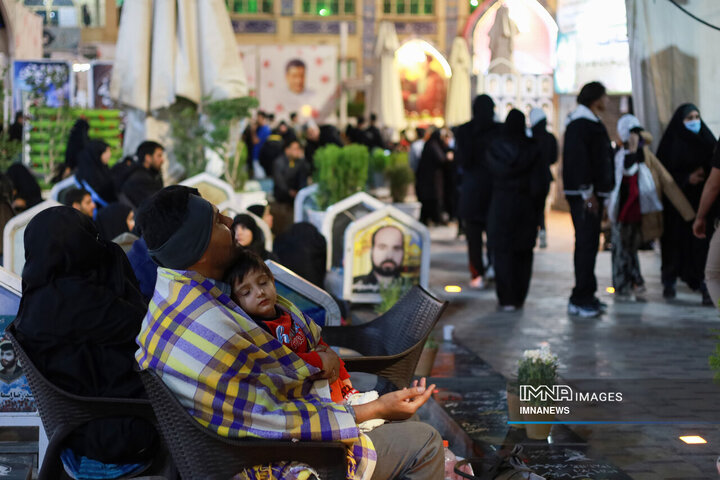 حال و هوای گلزار شهدای کرمان در شب‌های قدر