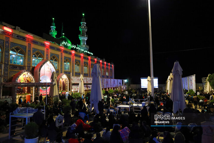 حال و هوای گلزار شهدای کرمان در شب‌های قدر