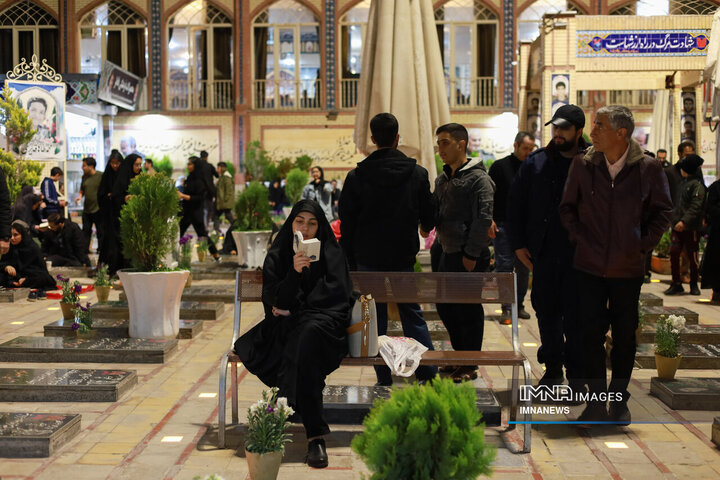 حال و هوای گلزار شهدای کرمان در شب‌های قدر