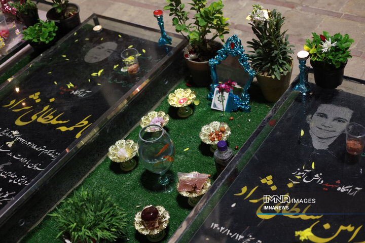 حال و هوای گلزار شهدای کرمان در شب‌های قدر