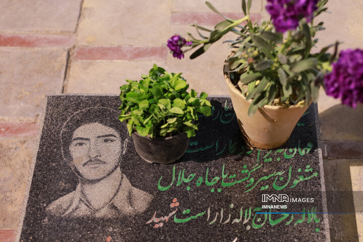 حال و هوای گلزار شهدای کرمان در شب‌های قدر