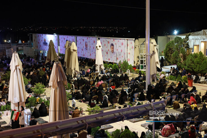 حال و هوای گلزار شهدای کرمان در شب‌های قدر