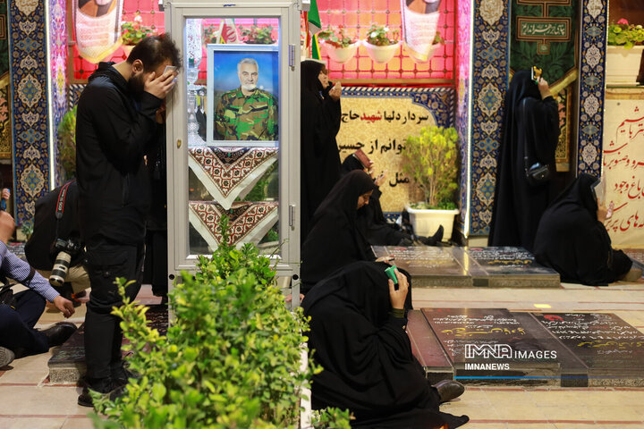 حال و هوای گلزار شهدای کرمان در شب‌های قدر