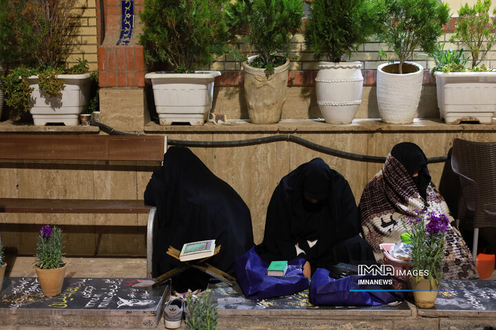 حال و هوای گلزار شهدای کرمان در شب‌های قدر