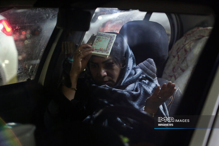 مراسم احیای خودرویی شب قدر در شیراز