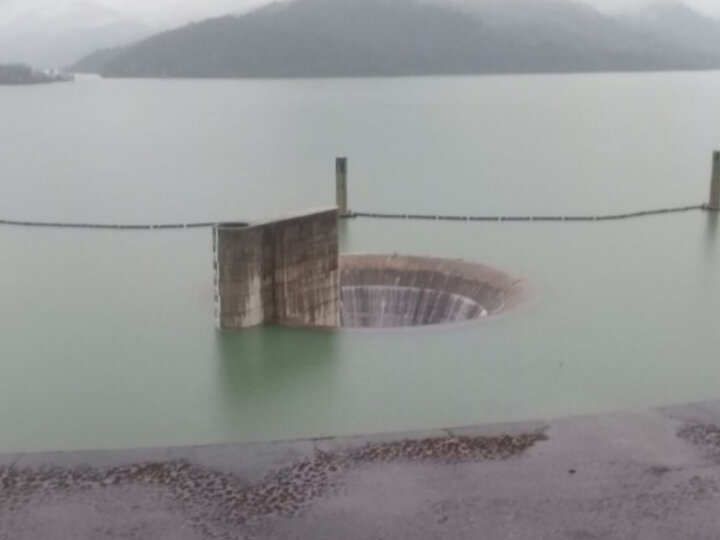 سد البرز مازندران‌ سرریز کرد