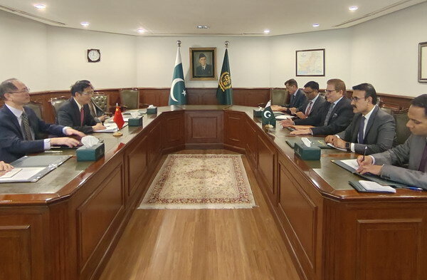 دیدار فرستاده ویژه وزارت خارجه چین در امور افغانستان با تختروانچی