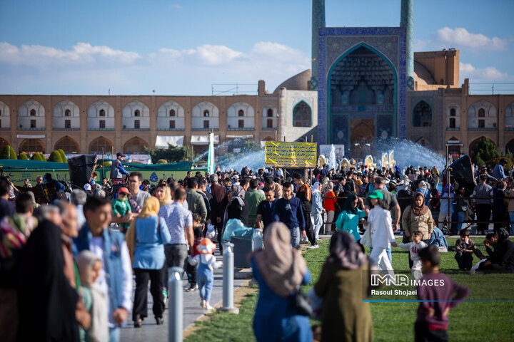 میدان امام(ره) اصفهان میزبان مسافران نوروزی