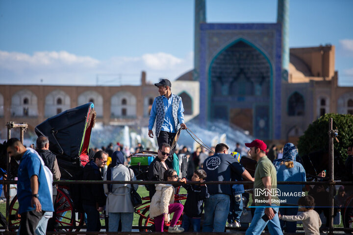 میدان امام(ره) اصفهان میزبان مسافران نوروزی