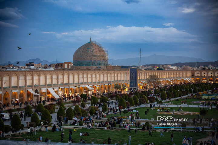 میدان امام(ره) اصفهان میزبان مسافران نوروزی