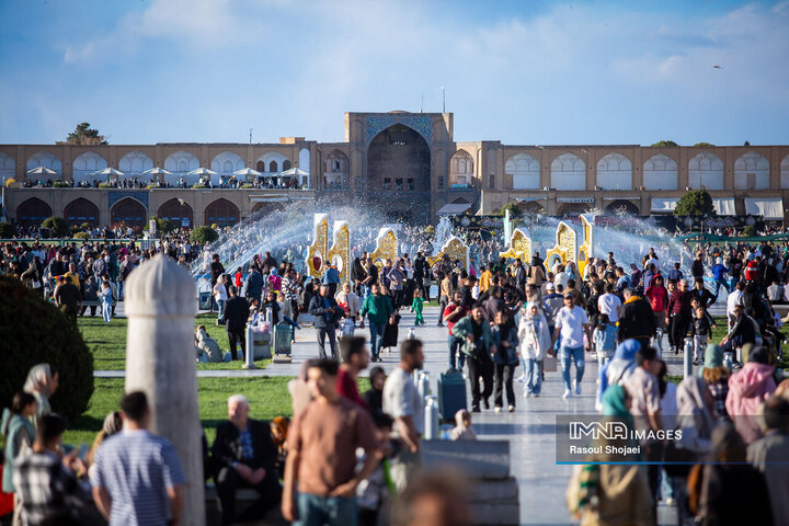 میدان امام(ره) اصفهان میزبان مسافران نوروزی