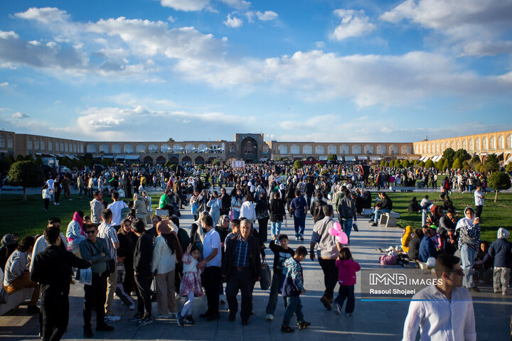 میدان امام(ره) اصفهان میزبان مسافران نوروزی