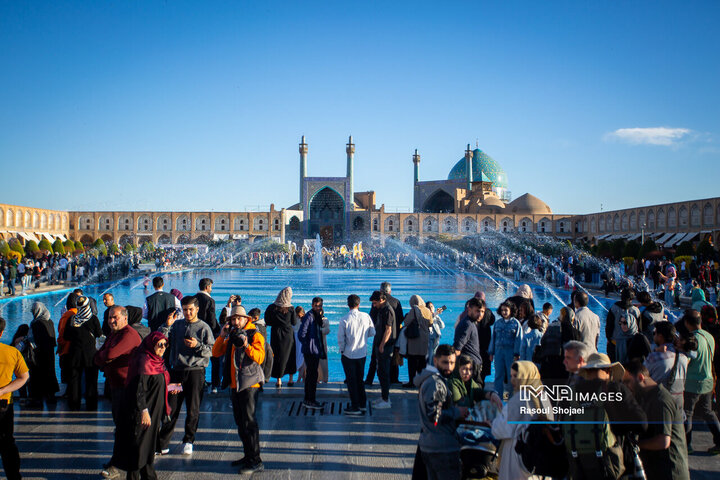 میدان امام(ره) اصفهان میزبان مسافران نوروزی