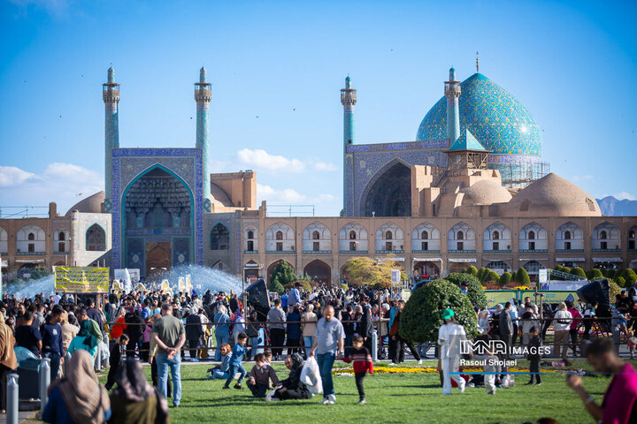میدان امام(ره) اصفهان میزبان مسافران نوروزی