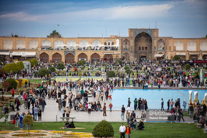 میدان امام(ره) اصفهان میزبان مسافران نوروزی