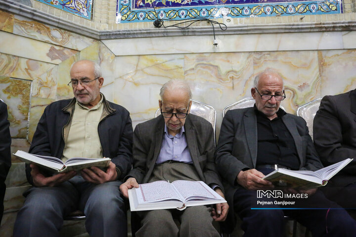جزءخوانی قرآن کریم در حسینیه رضوی اصفهان