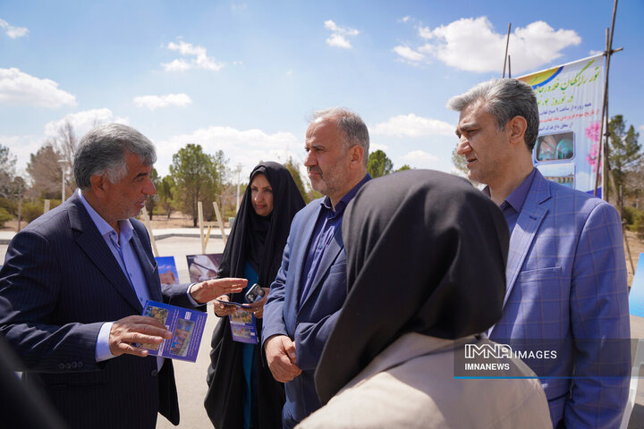 بازدید رئیس و اعضای شورای شهر اصفهان از مجموعه باغ فدک