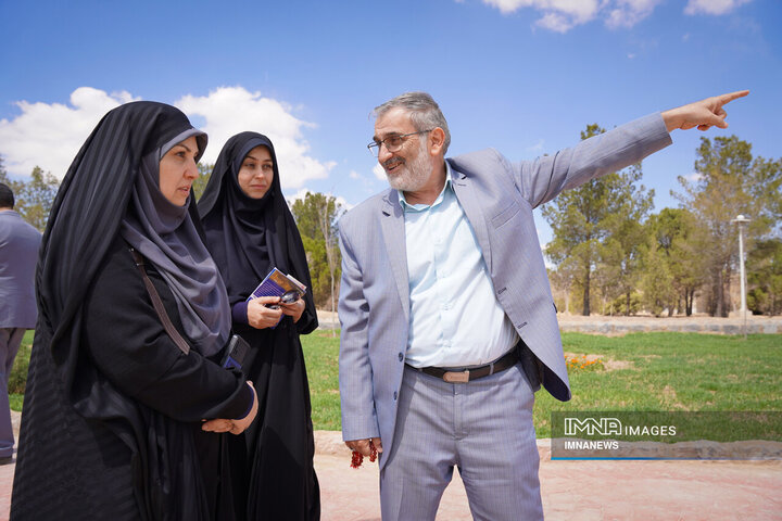 بازدید رئیس و اعضای شورای شهر اصفهان از مجموعه باغ فدک