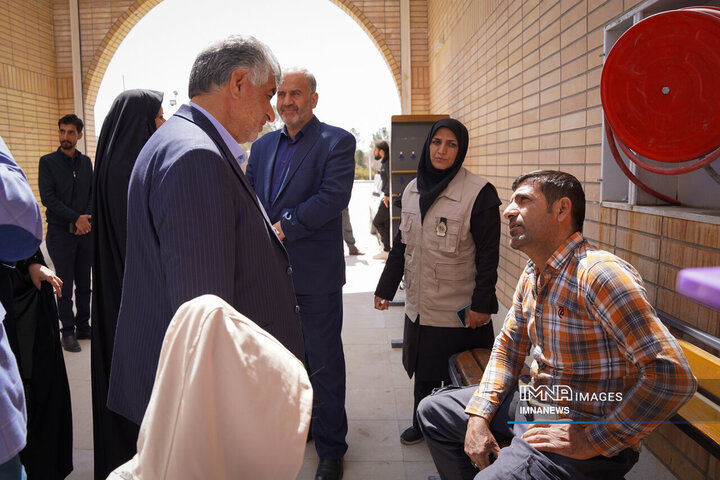 بازدید رئیس و اعضای شورای شهر اصفهان از مجموعه باغ فدک