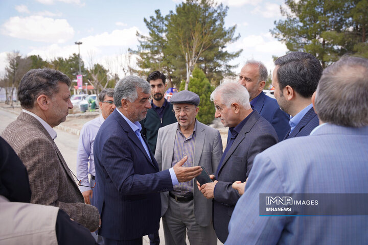 بازدید رئیس و اعضای شورای شهر اصفهان از مجموعه باغ فدک
