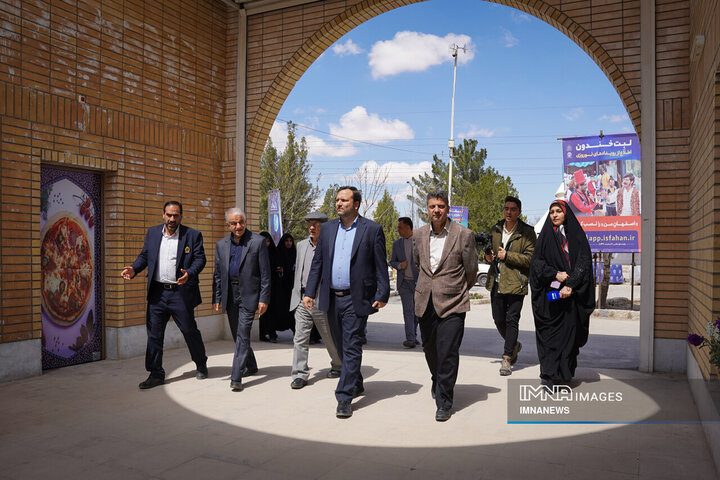 بازدید رئیس و اعضای شورای شهر اصفهان از مجموعه باغ فدک