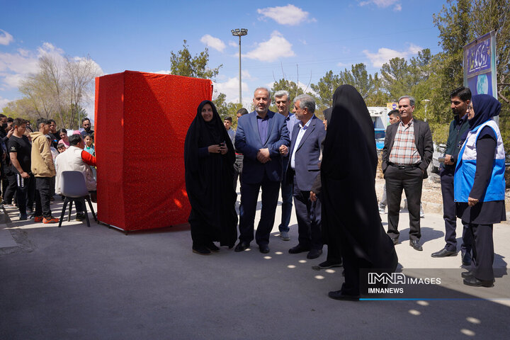 بازدید رئیس و اعضای شورای شهر اصفهان از مجموعه باغ فدک