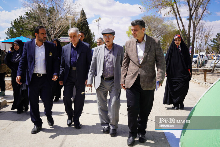 بازدید رئیس و اعضای شورای شهر اصفهان از مجموعه باغ فدک